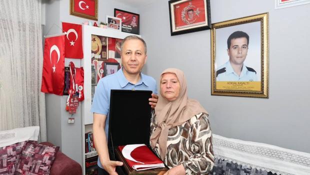 Bakan Yerlikaya, 15 Temmuz şehidinin ailesini ziyaret etti