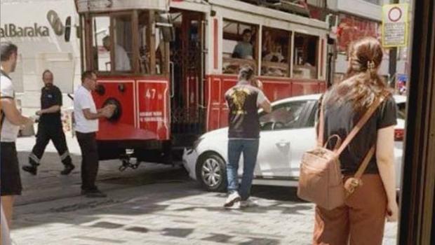 Frene değil gaza bastı tramvaya daldı