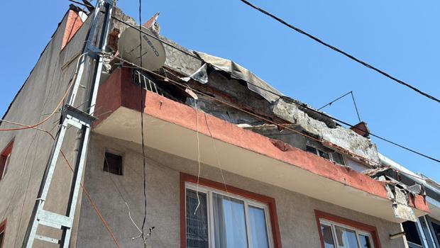 Kağıthane’de faciadan dönüldü! Balkonun çöktüğü anlar kamerada