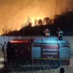 Suriye sınırında korkutan yangın! Alevlerle mücadele gece de devam ediyor
