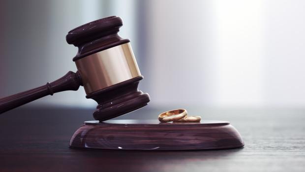Yargıtay'dan dikkat çeken boşanma kararı | Eve sürekli misafir çağıran kadın ile eşine 'çok yiyorsun' diyerek hakaret eden erkek eşit kusurlu sayıldı