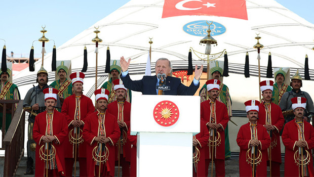 Cumhurbaşkanı Erdoğan'dan önemli açıklamalar: Ahlat Kızılelma'nın anahtarıdır