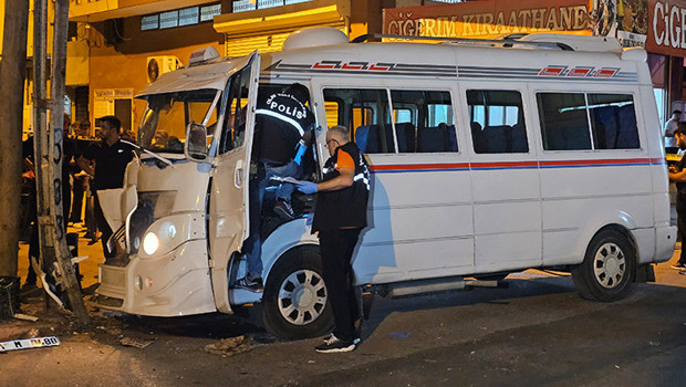Dolmuş şoförü, direksiyon başında uğradığı silahlı saldırıda öldü