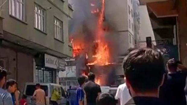 Gaziantep'te 5 katlı binada yangın