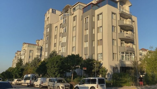 Kurye kılığında siteye sızdı! Eşini silahla yaraladı, polisten kaçamayınca intihara kalkıştı