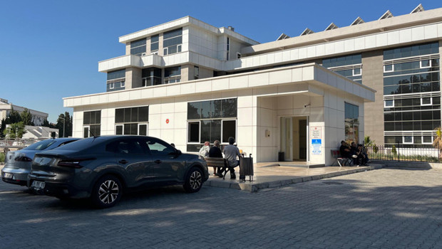 İzmir'de dehşet! Eski sevgilisini öldürüp, 2 kişiyi yaraladıktan sonra intihar etti