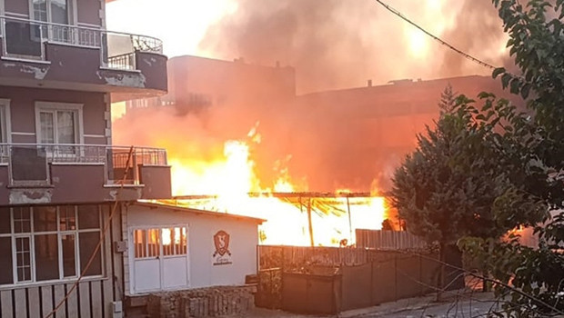 Konya'da yürekler ağza geldi: Silah fabrikasındaki yangın kontrol altına alındı