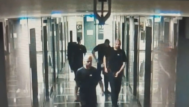 Rezidansa gitar kılıfında kalaşnikofla girdiler! 8 gözaltı