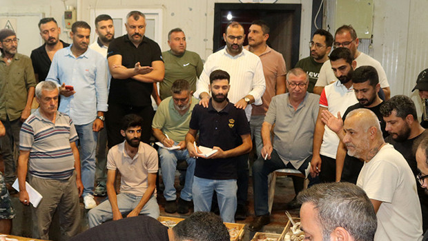 Sabah 05.00'te gelip satın alıyorlar! Hem taze hem çok ucuz... 'Dışarıdaki 1 kilo fiyatına burada 1 kasa alınabiliyor'