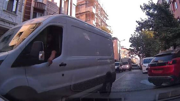 Ters yönden geldi, 'polis çağır' diyerek tepki gösterdi | Arsız sürücüye ceza şoku!