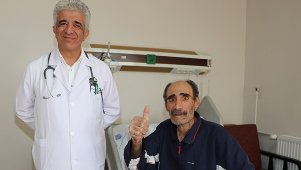 30 yıllık cerrahı şaşırtan vaka! Karpuz büyüklüğüne ulaşmıştı, ölüm riskiyle ameliyata alındı...