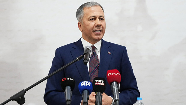 Bakan Yerlikaya duyurdu: Türkiye'nin peşinde olduğu 10 suçlu yakalandı