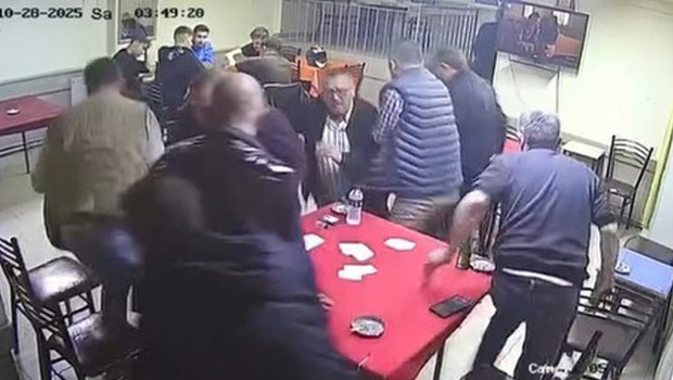 Balıkesir'deki deprem Bursa'da da hissedildi! Kıraathanede oyun oynayanlar, panikle dışarı kaçtı