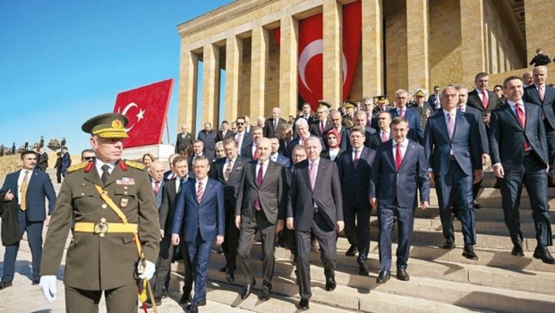 Devletin zirvesi Anıtkabir’de