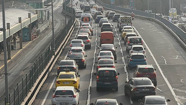 İstanbul'da trafik kilit! Yoğunluk yüzde 60'ın üzerinde