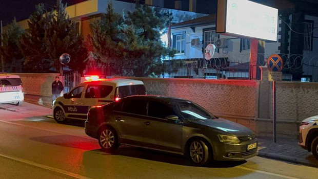 Kuzenini taciz etmekle suçladığı kişiyi karakolda öldürdü