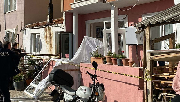 3 katlı evde doğal gaz patlaması: 1 yaralı