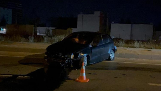 Araç metrelerce sürüklenip taklalar attı! Sıyrık bile almadan kurtuldular