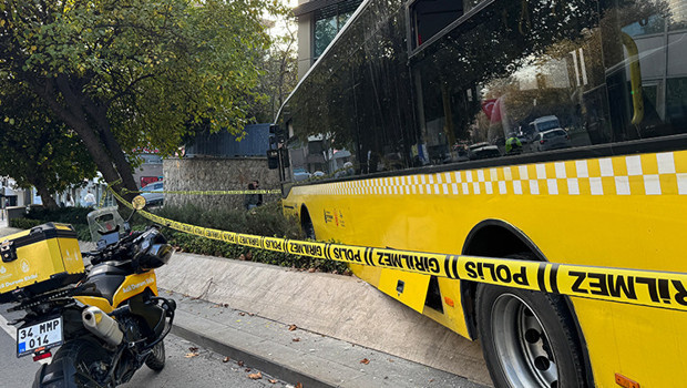 Beşiktaş'ta İETT otobüsü kaldırıma çıktı