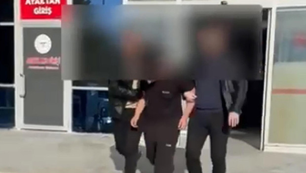 Canlı yayında skandal! Kur'an'ı ve Türk bayrağını yakmaya çalıştı