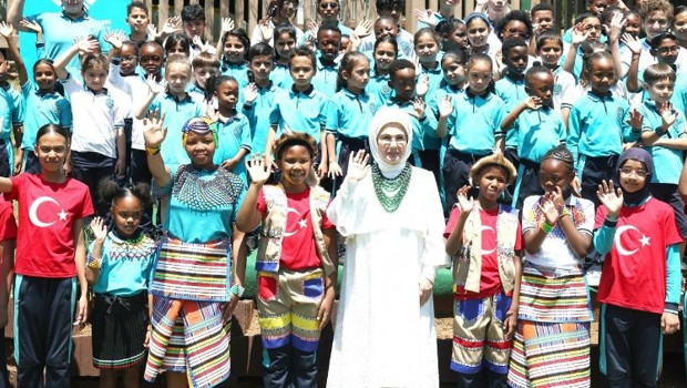 Emine Erdoğan’dan okul ziyareti