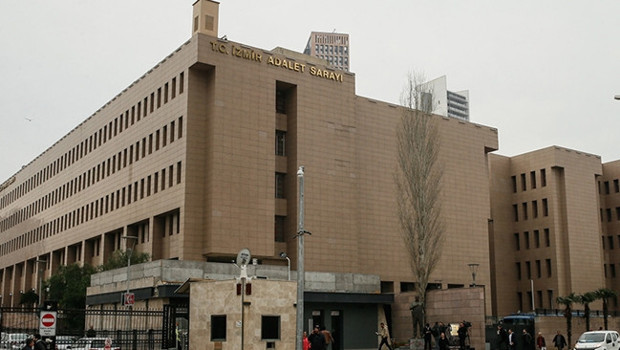 İzmir Büyükşehir Belediyesine yönelik soruşturmada 'iş makinesi ve araç kiralanması hizmet alımı' davası başladı