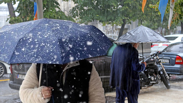 Meteoroloji duyurdu: Kar yağışı başlıyor! Bu illerde yaşayanlar dikkat | Sıcaklıklar sert düşüyor! Sağanak yağış yurt genelinde etkili olacak