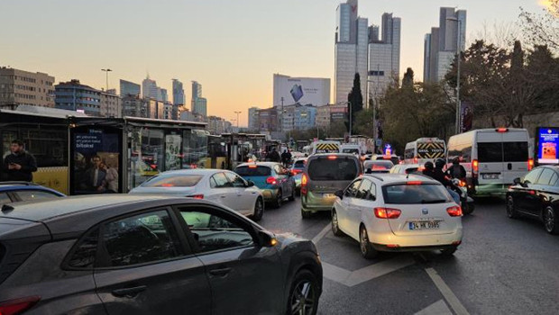 Okullar açıldı, İstanbul'da trafik yoğunluğu