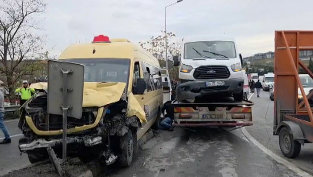 Son dakika... Başakşehir'de yolcu minibüsünün de karıştığı zincirleme kaza: 12 yaralı