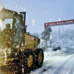 Yollar kapandı araçlar birbirine girdi