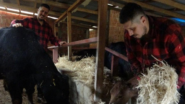 Eşiyle karar verdi köyüne geri geldi: Herkes çok şaşırdı! 'Orada robot olacağıma memleketimde çoban olurum'