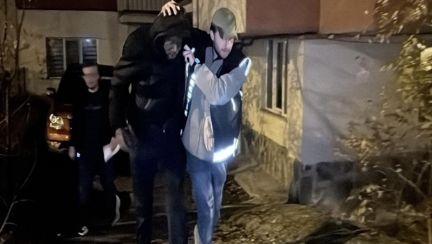 Evinde uyuşturucu satarken yakalanan yabancı uyruklu tutuklandı