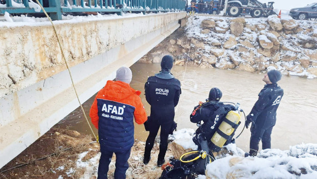 Okul yolunda facia... 3 çocuk öldü baba aranıyor