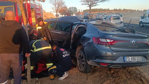 Otomobil TIR'a arkadan çarptı: 1 ölü, 2 yaralı