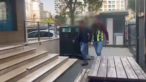 Trafikte tartıştığı kadın sürücünün aracına saldıran şüpheli yakalandı