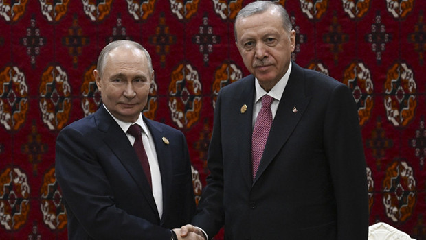 Türkmenistan'da kritik temaslar: Cumhurbaşkanı Erdoğan, Putin ile bir araya geldi