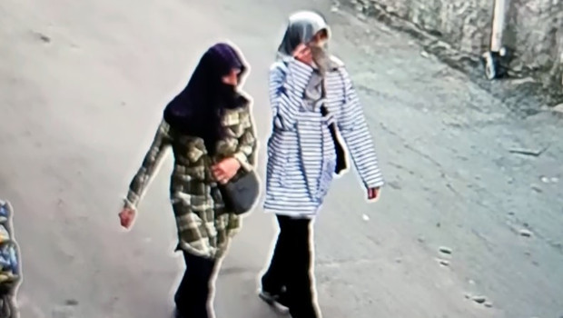 Yüzlerini eşarpla gizleyen anne-kız, girdikleri evlerden altın ve ziynet eşyası çaldı