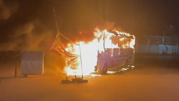 Kapıkule'de yolcu otobüsü alev alev yandı