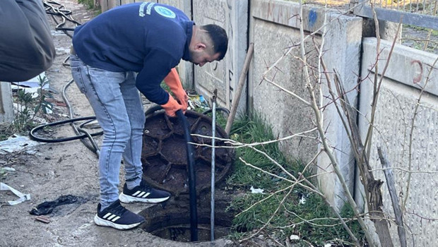 Manisa'da ekipleri harekete geçiren iddia! 'Rögarda bebek gördüm'