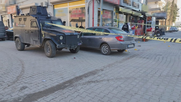 Mardin'de hastane önünde iki grup arasında silahlı kavga: 1 ölü, 4 yaralı! 10 şüpheli gözaltında