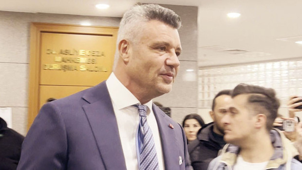 Saran hâkim karşısında