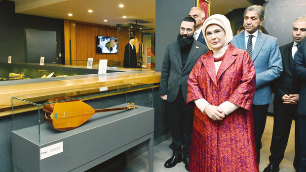 Şehit Öğretmen Aybüke’nin ağlatan bağlaması çocuklara emanet...