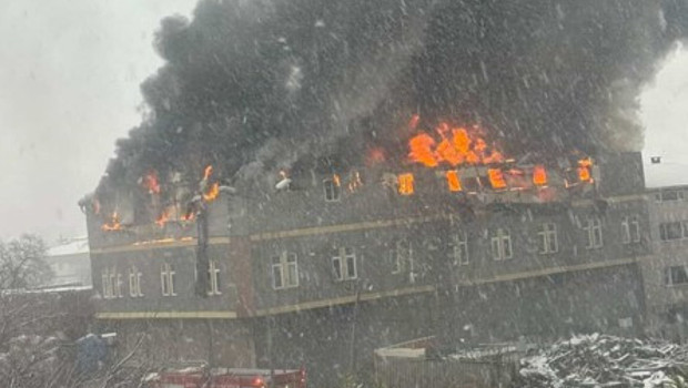 Tuzla'da çakmak üretim fabrikasında yangın