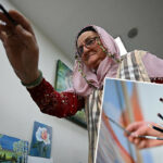 69 yaşında resim yapmaya başladı... 'Çok keyif alıyorum, evde oturmak istemiyorum'