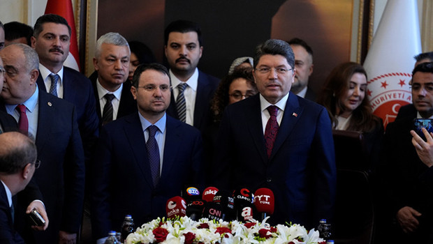 Adalet Bakanlığı'nda devir teslim töreni: Bakan Gürlek görevi teslim aldı