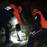 Define bulmak için girdikleri sarnıçta mahsur kaldılar! 4 saatte kurtarıldılar