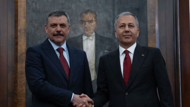 İçişleri Bakanlığı'nda devir teslim töreni: Bakan Çiftçi, görevi Yerlikaya'dan devraldı