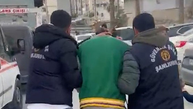 Türk bayrağına ve Atatürk'e hakaret eden şahıslara gözaltı