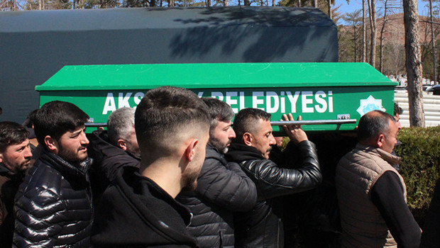 Akranı tarafından 'kız meselesi' yüzünden öldürüldü: 16 yaşındaki Mustafa toprağa verildi