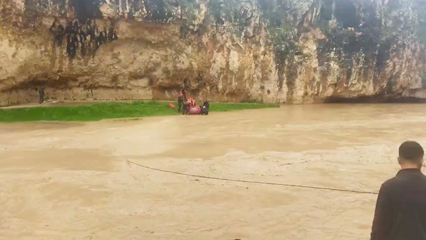 Doğu ve Güneydoğu'yu sel ve sağanak vurdu... Eğitime ara verildi